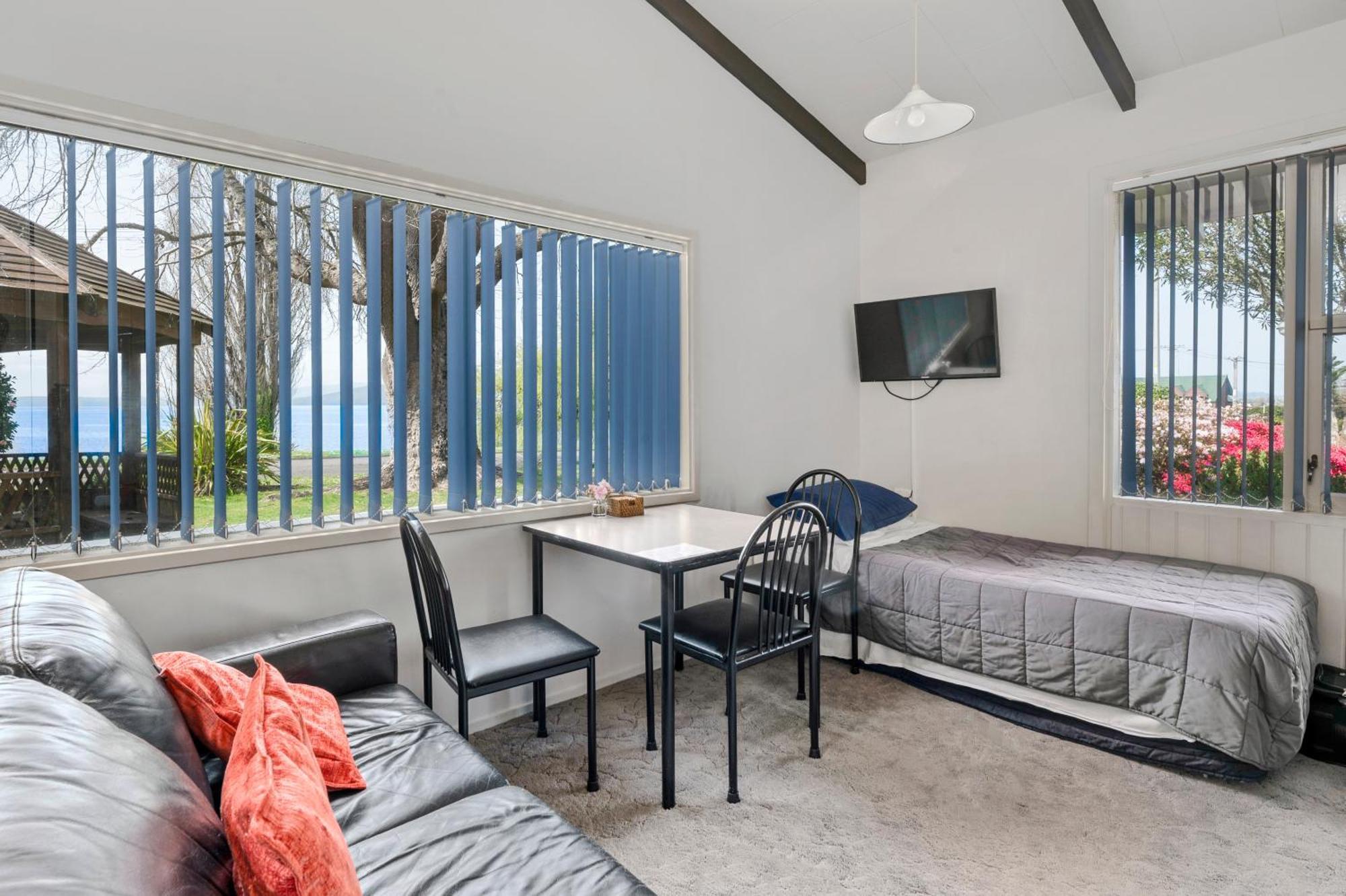 Jack & Di'S Lakefront Motel Distretto di Distretto di Rotorua Esterno foto