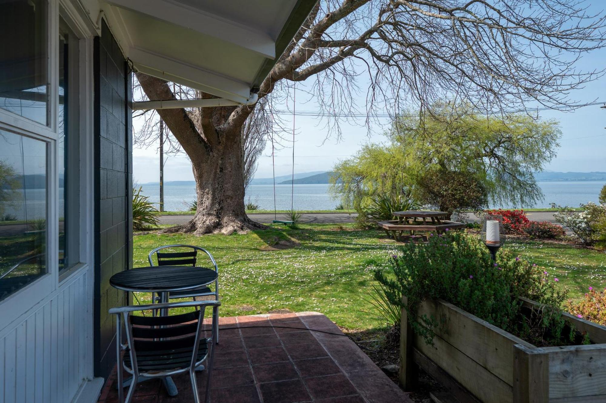 Jack & Di'S Lakefront Motel Distretto di Distretto di Rotorua Esterno foto